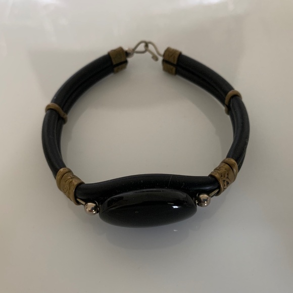 Vintage-Style Black and Gold Bracelet with Oval Center Stone – Boho Chic Jewelry - Picture 4 of 4